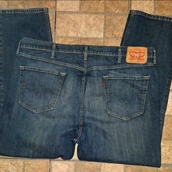 MEN'S LEVI'S/
SIZE 42W X 32L