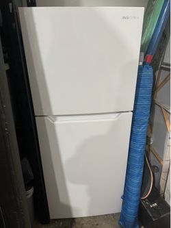 Insignia fridge (white)
