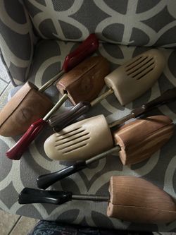 Wooden shoes stretchers