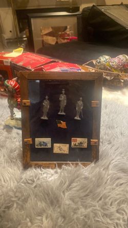 Vintage Gettysburg photos, and figurines and steps