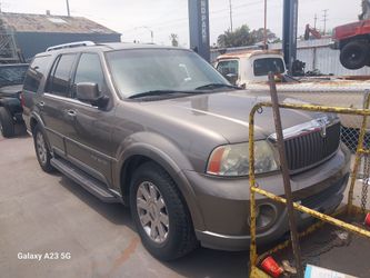 2004 Lincoln Navigator for Parts