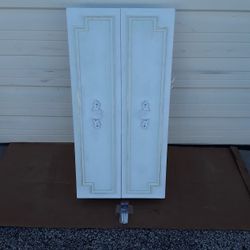 Old Fashioned White Double Door Medicine Cabinet Like New With Hardware.
