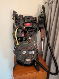 Hasbro HasLab Ghostbusters Plasma Series Spengler's Proton Pack & Wand + Stand