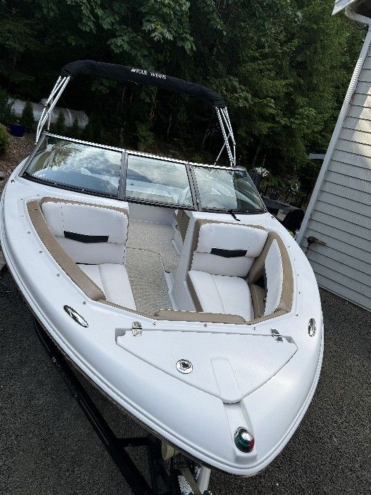 2015 Four Winns H210