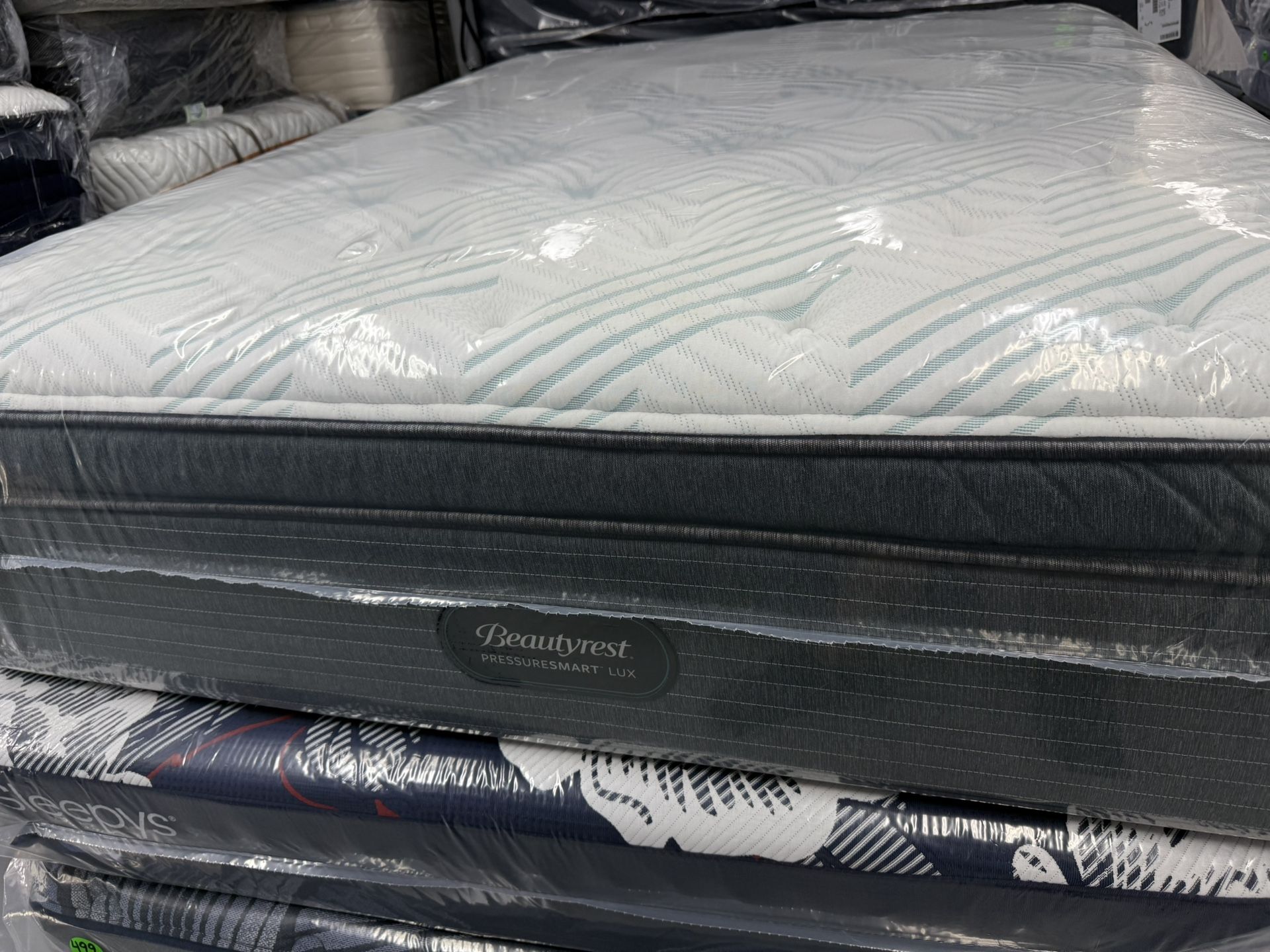 QUEEN SIZE SIMMONS BEAUTYREST PRESSURESMART PILLOW TOP MATTRESS & BOX SPRING BED SET