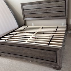 King bed  with  4 drawers