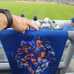 Dodgers rally towel 2023