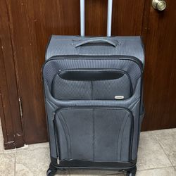 Skyline 29” expandable spinner Luggage