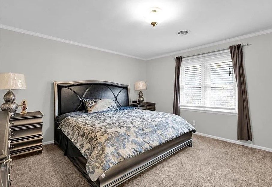 King Size Bedroom Set (Mint Condition)