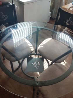 Kitchen/ Dining table w 3 chairs