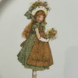 HOLLY HOBBIE® PATTERN: GREEN GIRL LIMITED EDITION INC. MCMLXXIV MADE IN JAPAN