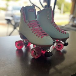 Moxi-Beach Bunny Roller Skates (Size 6)