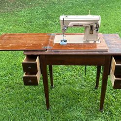 Vintage Singer Slant-O-Matic 404 Sewing Machine With Wood Cabinet Table