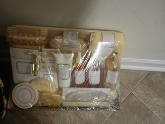 Comfort & Care Honey Almond Bath Gift Set