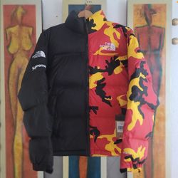 FW24 SUPREME X TNF NORTHFACE NUPTSE SPLIT JACKET size Small