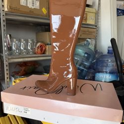 Boots 8M