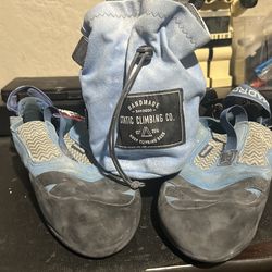 Rock Climbing shoes 10US with Chalk Bag
