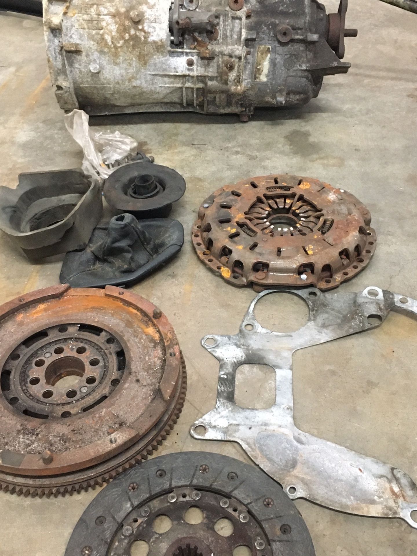 BMW Zf 5 Speed Complet. Out Of My 2000 528 M Sport Shifts Smooth Cluch Plate About 50%