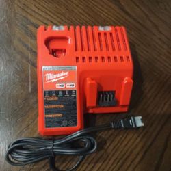 Milwaukee M18 M12 Charger  Milwaukee 18v Charger 🩸FIRM PRICE🩸
