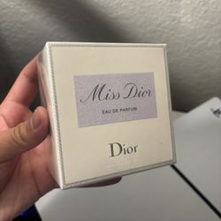 Miss Dior Eau De Parfum 3.4. Oz *BEST OFFER*
