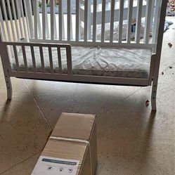 White Crib/Toddler Bed