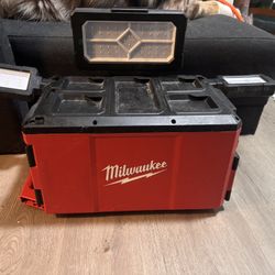 Milwaukee M18 PACKOUT Light/Charger