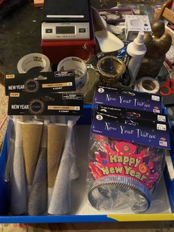 9 Person New Year’s Eve crowns And Horns