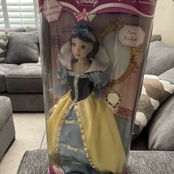 Snow White 25th. Anniversary 16” Porcelain Doll