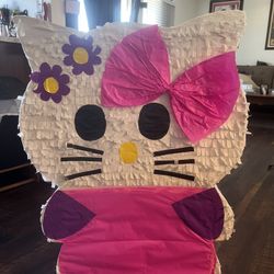 Hello Kitty piñata