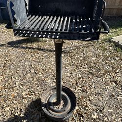 Heavy duty bbq pit