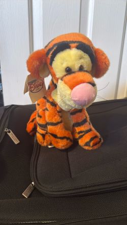 Vintage 1998  Tigger Disney Store Collection