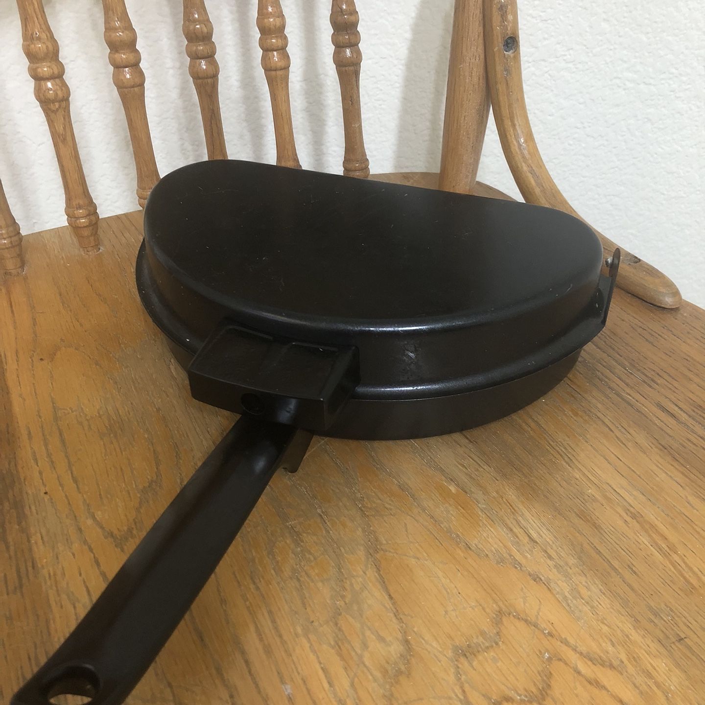 Simply Calphalon 12-Inch Nonstick Omelette Fry Pan with Lid for Sale in  Escalon, CA - OfferUp