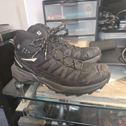 Men's Salomon Hiking Boots Size 11