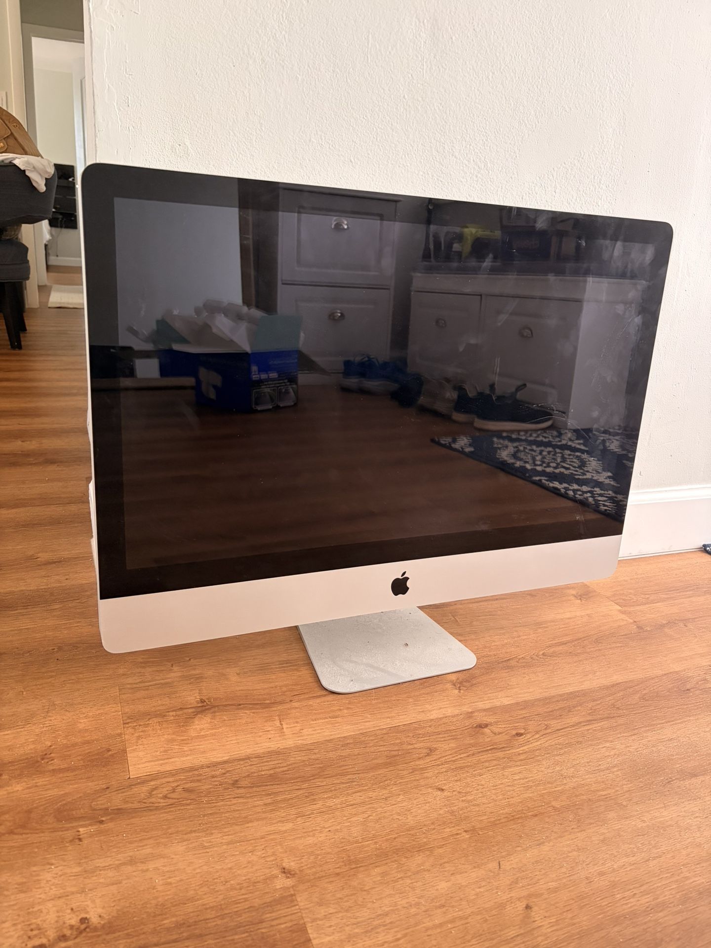 Apple iMac Desktop - 21.5”