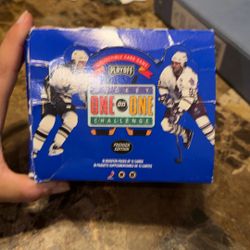 1995 Sealed Packs Hockey- Of 12 Cards Each - 384 Cards Total