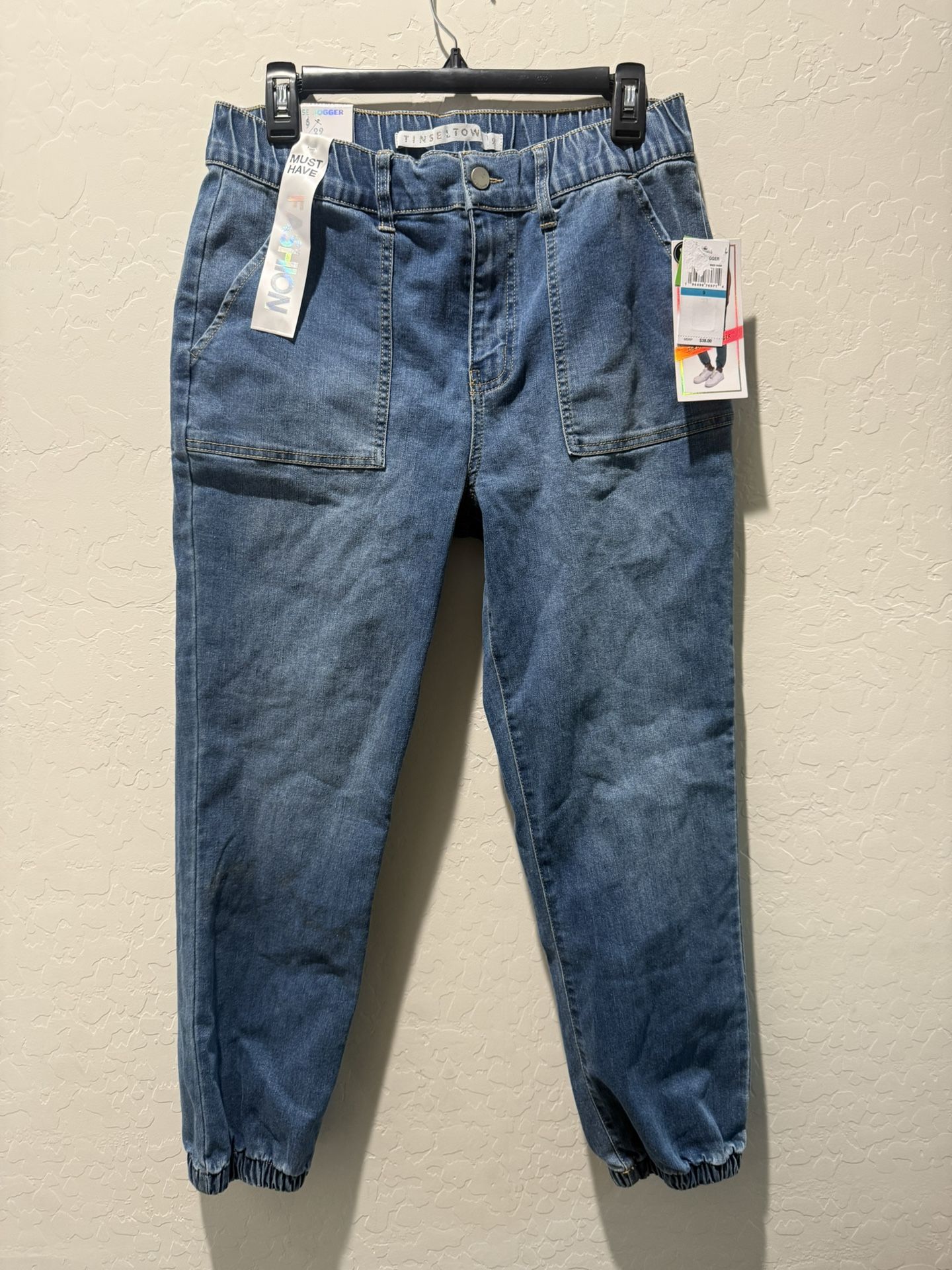 👖 NWT Tinseltown Hi-Rise Jogger Jeans 👖 Size: 9 / 29 | Classic Blue Denim