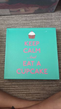 Keep calm and eat a cupcake canvas
