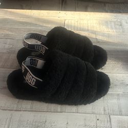 Size 9 Women’s Fuzzy Ugg Slippers 