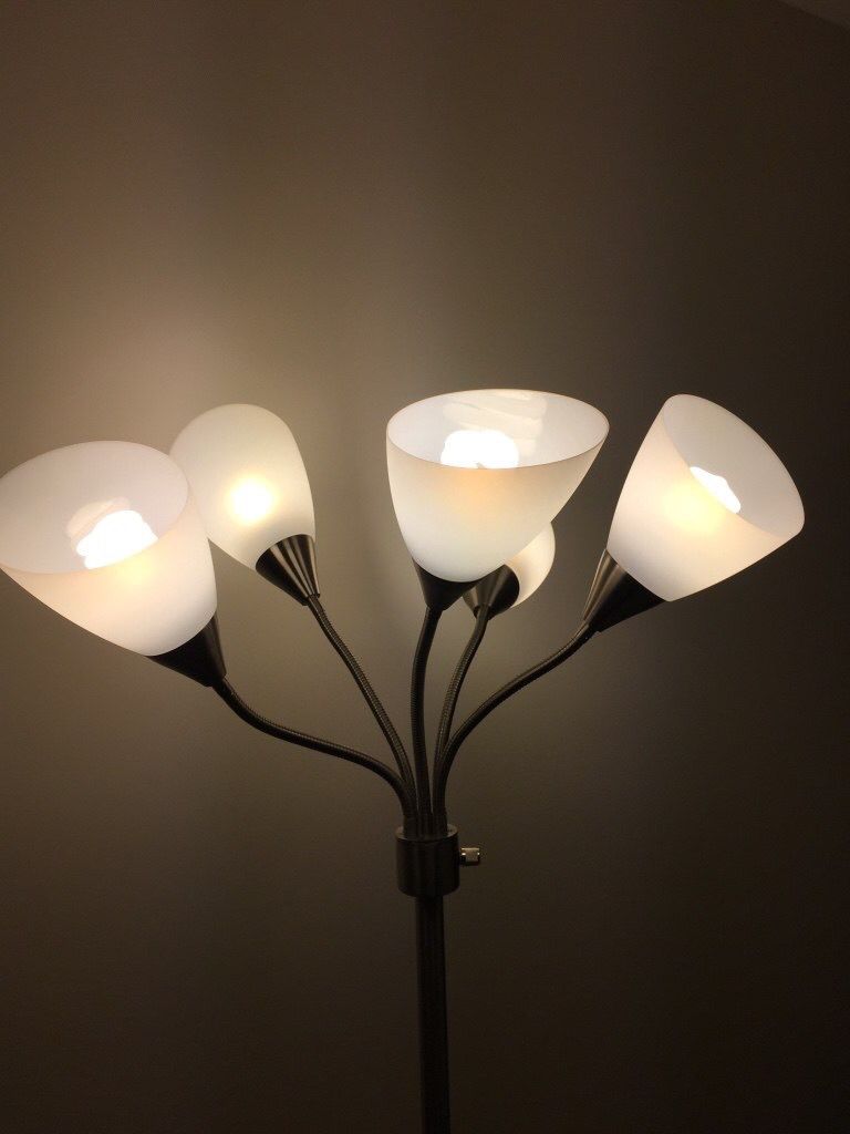 White and black uplight lamp