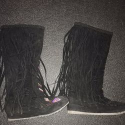 Boots Moccasins  Pre owned GIRLS Black Size 7 suede with Fringes 