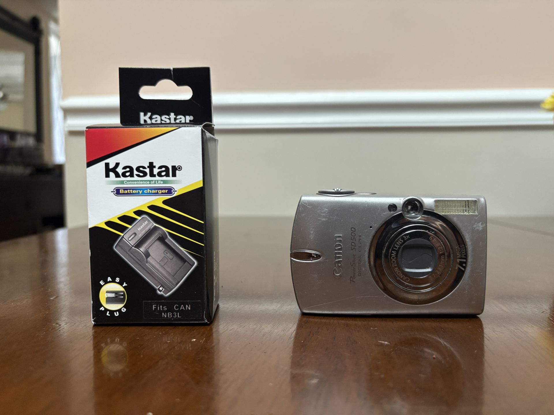 Canon Powershot SD500 Digital Elph Camera 7.1 MP Silver Battery & Charger