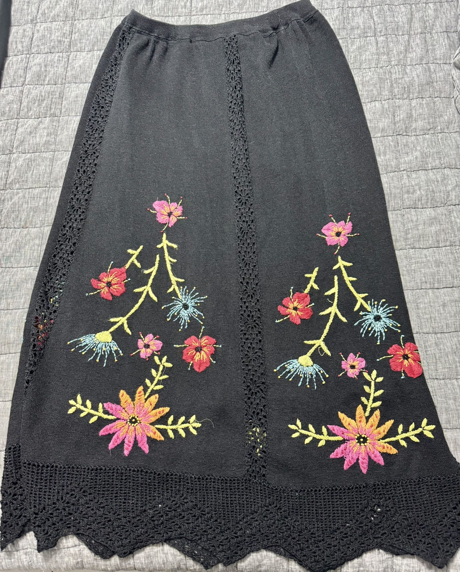Rare Double D Ranch Skirt S/M Embroidered Black Boho Western Floral Crochet Hem.