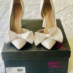 ✨ Beautiful Betsey Johnson Wedding Shoes – Size 7 ✨