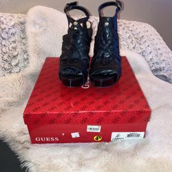 GUESS 7.5 (like new) black platform heels