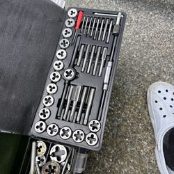 Tap & Die Set (SAE & Metric) w/ Case