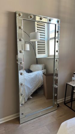Impressions vanity mirror