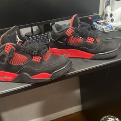 Jordan’s 4 Red Thunders Size 8.5