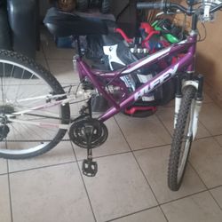 HUFFY  MOUNTAIN BIKE