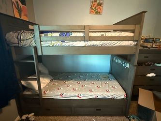 Twin bunk bed with bunky board