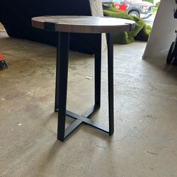 Like-new End Table